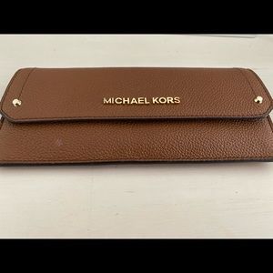 Michael Kors Hayes Medium Wallet